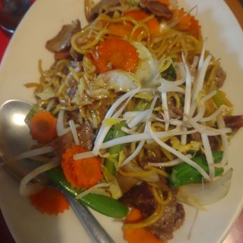 Chao Phya Thai Restaurant - Yakisoba noodles with veggies - Thai Near Me - Kaneohe, Hawaii