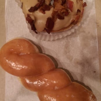 Golden Donuts - Swist and bacon and maple donute - Donuts Near Me - Elk Grove, California Golden Donuts - Swist and bacon and maple donute - Donuts Near Me - Elk Grove, California
