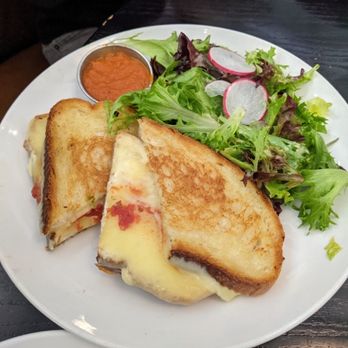 Maplewood Kitchen and Bar - Grilled Cheese Sandwich - Breakfast & Brunch Near Me - Cincinnati, Ohio Maplewood Kitchen and Bar - Grilled Cheese Sandwich - Breakfast & Brunch Near Me - Cincinnati, Ohio