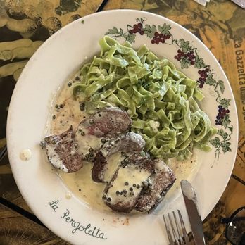 La Pergoletta - Fettuccine Verdi (Spinach) with Filet Mignon and peppercorn sauce - Italian Near Me - Los Angeles, California La Pergoletta - Fettuccine Verdi (Spinach) with Filet Mignon and peppercorn sauce - Italian Near Me - Los Angeles, California