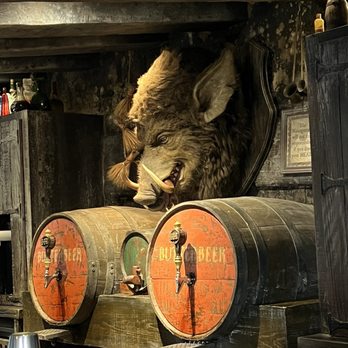 Hog's Head - Interior - Beer, Wine & Spirits Near Me - Orlando, Florida