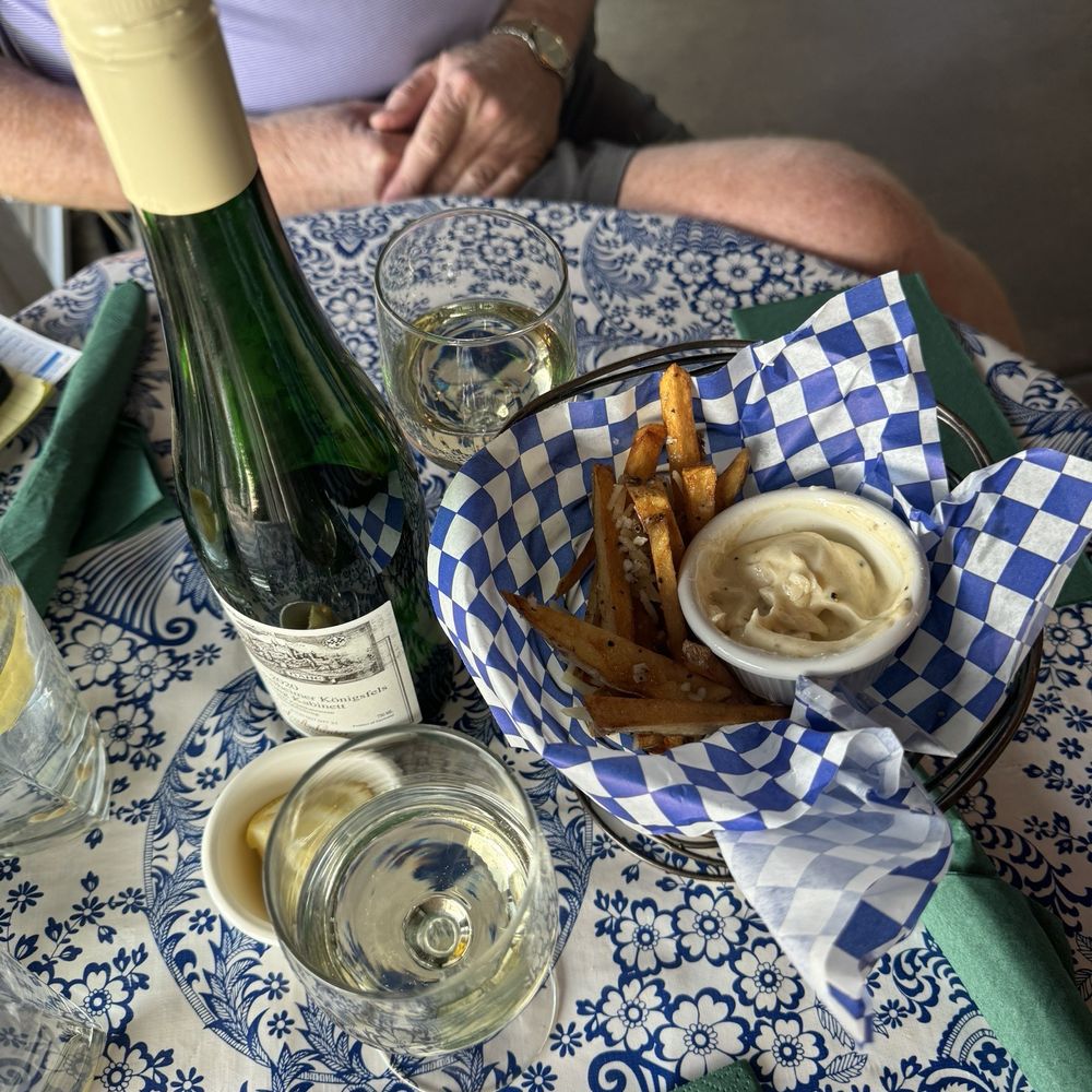 Green House Bistro - Pomme Frites with garlic and parmigian cheese. AMAZING!!!! - Salad Near Me - Los Lunas, New Mexico
