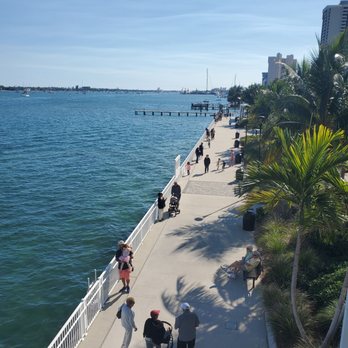Manatee Lagoon - 2nd floor observation deck - Aquariums Near Me - West Palm Beach, Florida Manatee Lagoon - 2nd floor observation deck - Aquariums Near Me - West Palm Beach, Florida