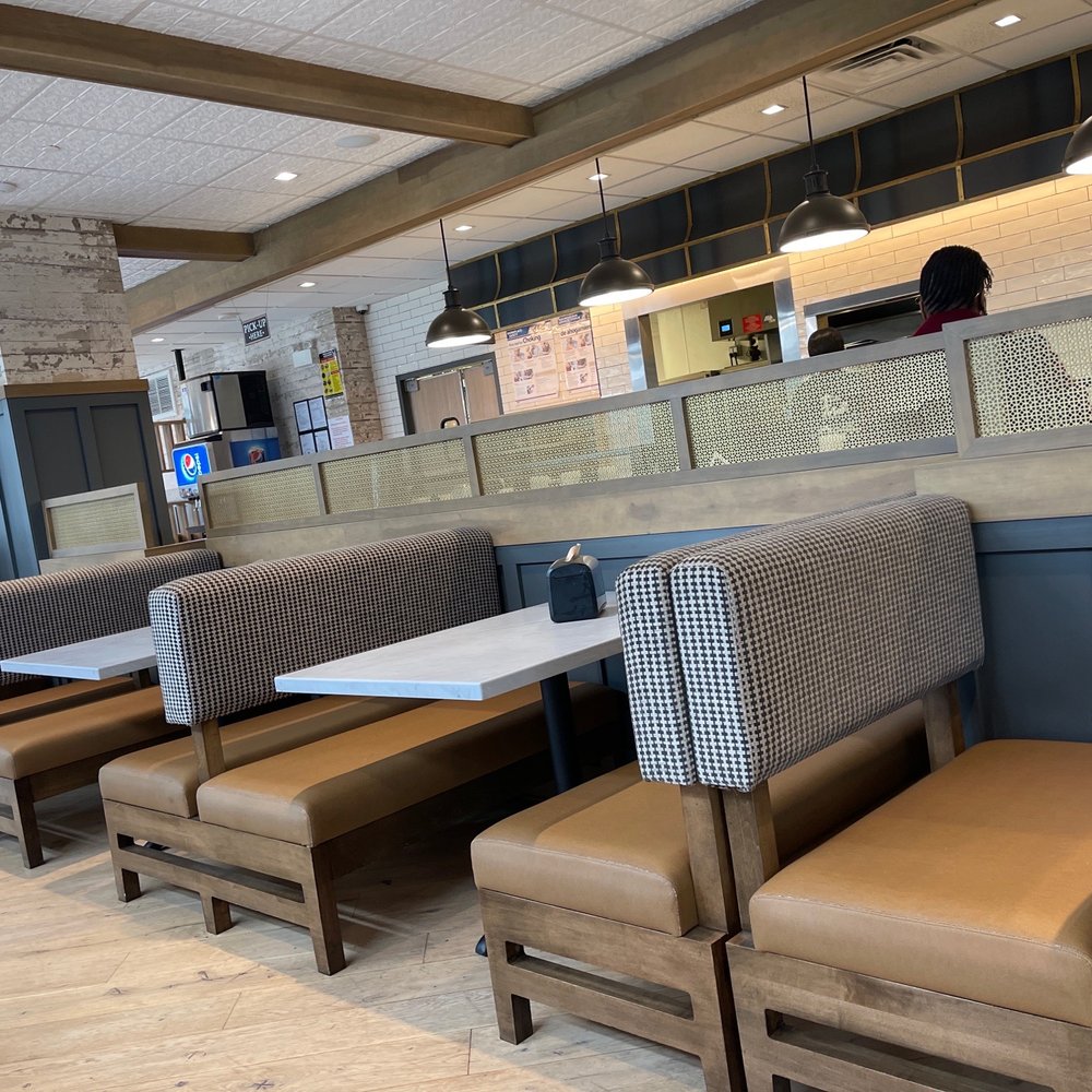 Cornbread Brooklyn - Sitting area is comfortable and roomy. - Soul Food Near Me - Brooklyn, New York Cornbread Brooklyn - Sitting area is comfortable and roomy. - Soul Food Near Me - Brooklyn, New York