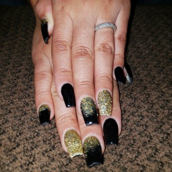 Luminous Nail Studio - Beautiful black and gold by Tara - Nail Technicians Near Me - Lancaster, California