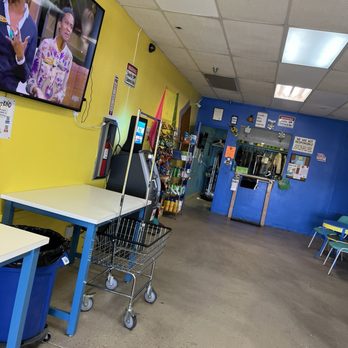 Bee's Laundromat - Folding station - Laundromat Near Me - Laughlin, Nevada Bee's Laundromat - Folding station - Laundromat Near Me - Laughlin, Nevada