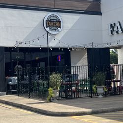 Tipsy Tavern - Patio area