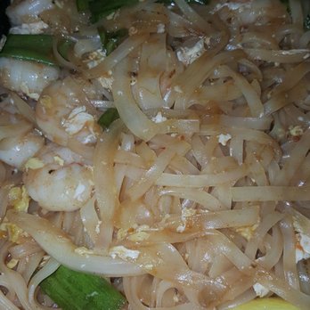 Panda Garden - a pan of noodles and vegetables - Chinese Near Me - Elgin, South Carolina