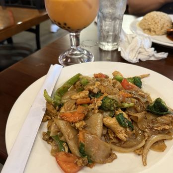 Sunny Thai Mansfield - Drunken noodles with chicken - Thai Near Me - Mansfield, Texas Sunny Thai Mansfield - Drunken noodles with chicken - Thai Near Me - Mansfield, Texas
