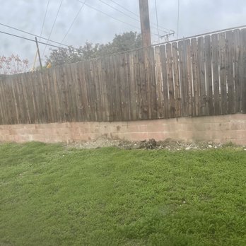 E.L Landscaping & Masonry - Original fence and retaining wall - Landscaping Near Me E.L Landscaping & Masonry - Original fence and retaining wall - Landscaping Near Me