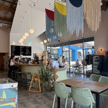 High Tide Coffee - Lots of sitting areas in the bar area in the middle - Coffee & Tea Near Me - Laguna Niguel, California