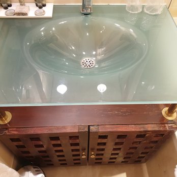 Villa Panthéon - Mildewy bathroom furniture smells funky - Hotels Near Me - Paris, 75 Villa Panthéon - Mildewy bathroom furniture smells funky - Hotels Near Me - Paris, 75