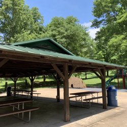 Sioux Passage Park - Shelter and playground