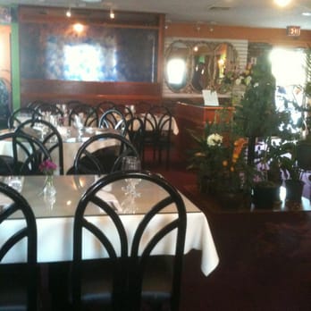 Roselyn - Dining Area - Thai Near Me - Rockland, Maine