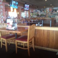 Applebee's Grill + Bar - Nice hometown atmosphere.