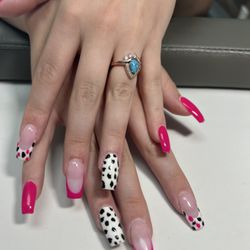 Vivi Nails