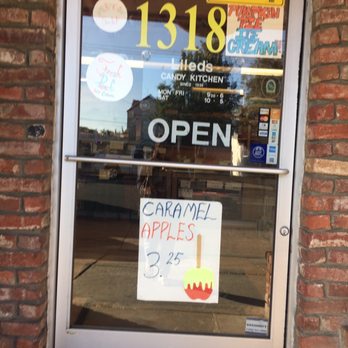 Liled's Candy Kitchen - Caramel apples a perfect fall treat - Candy Stores Near Me - Vallejo, California