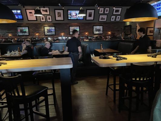 Marlow's Tavern by null