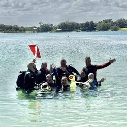 We're officially rescue divers!!!!