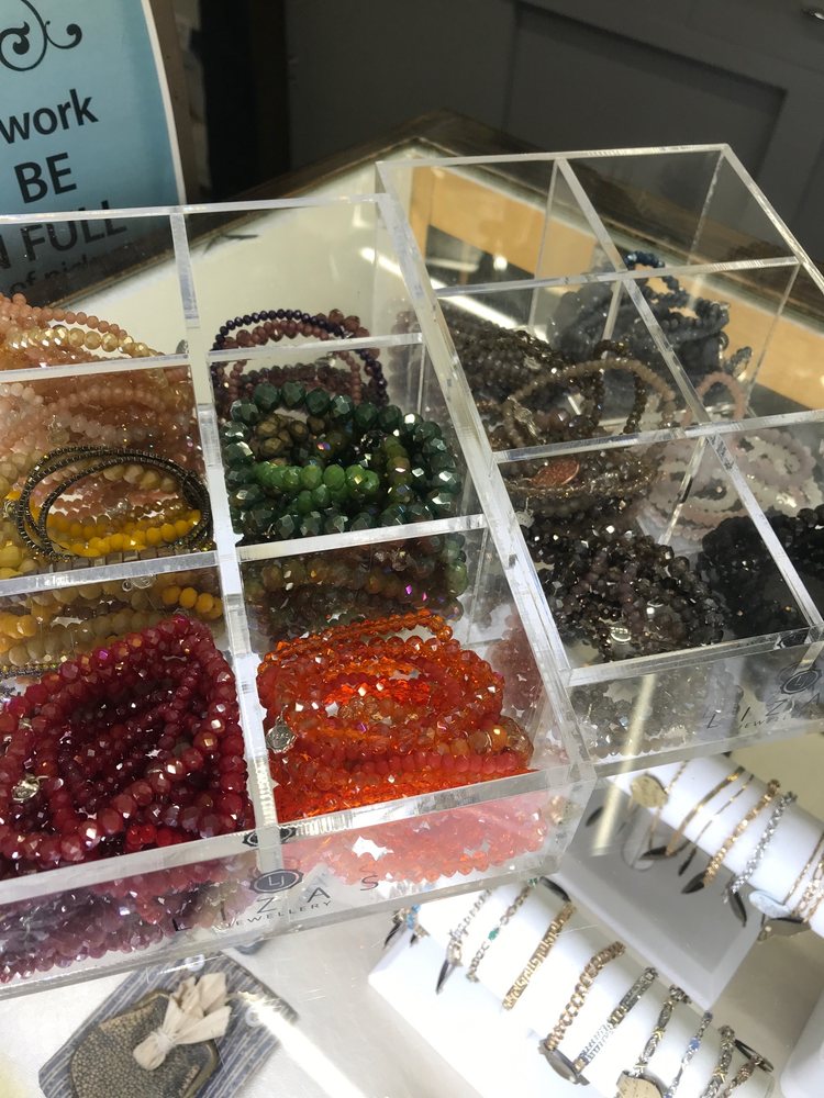 BOB SCHOENBORN’S JEWELRY & CLOCKS Updated September 2024 307