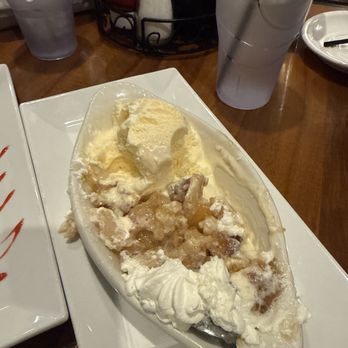 Winchell's Pub & Grill - Peach cobbler - Lounges Near Me - Henderson, Nevada