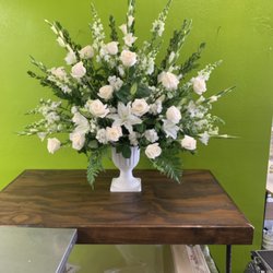 South Coast Wholesale Flowers - All White Floral Arrangement