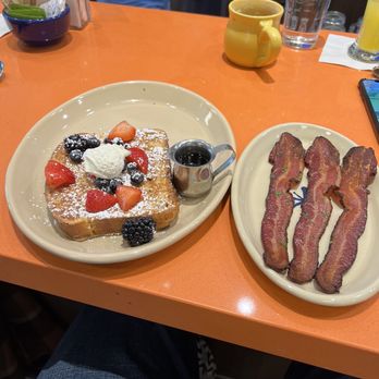 Snooze, an A.M. Eatery - Simple French toast - Breakfast & Brunch Near Me - Arvada, Colorado
