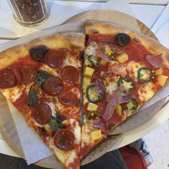 La Flor - Pizza Near Me - Brooklyn, New York