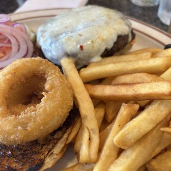 Blue Bay Diner - Cheeseburger deluxe - Diners Near Me - Oakland Gardens, New York