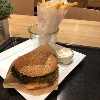 15 Die Burger Takeout Delivery 36 Photos 38 Reviews Burgers Pelzerstr 8 Bremen Germany Restaurant Reviews Phone Number Yelp