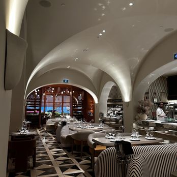 Daphne - Seafood Near Me - Toronto, Ontario