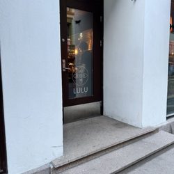 Lulu - Front door