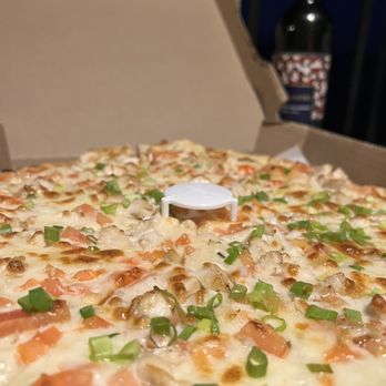 Dollies Pub & Cafe - Pizza Near Me - Lahaina, Hawaii