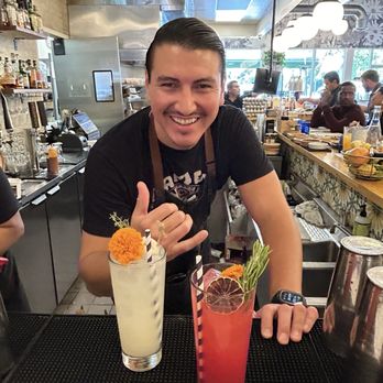 Bloom - Alejandro, mixologist extraordinaire! - American Near Me - Santa Clara, California