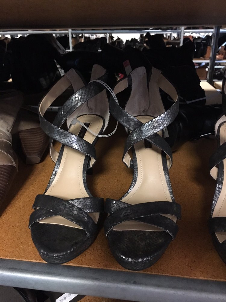 DILLARDS CLEARANCE CENTER CLOSED Updated August 2024 10