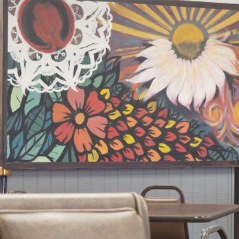 Benis Mexican Restaurant Spring Hill 2 - a mural of flowers - Mexican Near Me - Longview, Texas