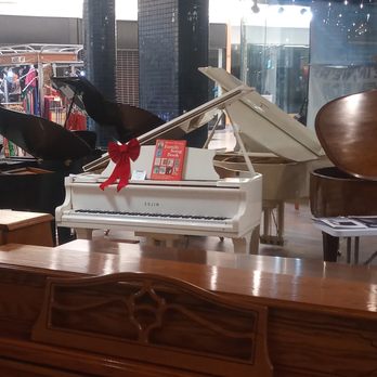 Family Piano - Lovely instruments in a variety of finishes, to match the rest of your home. - Piano Stores Near Me - Niles, Illinois Family Piano - Lovely instruments in a variety of finishes, to match the rest of your home. - Piano Stores Near Me - Niles, Illinois