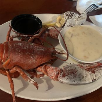 Benjamin's Raw Bar - Lobster and clam chowder lunch special - Seafood Near Me - Newport, Rhode Island
