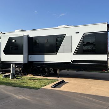 Lakeshore RV Resort - RV Parks Near Me - Garland, Texas
