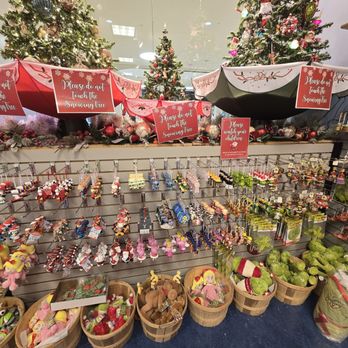 A Christmas To Remember - Arts & Crafts Near Me - Tysons, Virginia A Christmas To Remember - Arts & Crafts Near Me - Tysons, Virginia