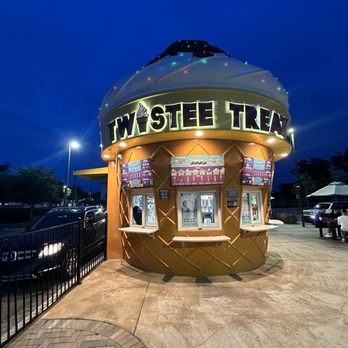 Twistee Treat - SODO - Drive through option - Ice Cream & Frozen Yogurt Near Me - Orlando, Florida Twistee Treat - SODO - Drive through option - Ice Cream & Frozen Yogurt Near Me - Orlando, Florida