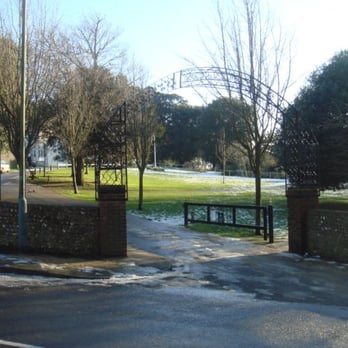 Easthill Park - main entrance - Playgrounds Near Me - Brighton, BNH