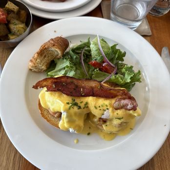 Lara & Luca - Eggs Benedict - Breakfast & Brunch Near Me - Playa del Carmen, ROO