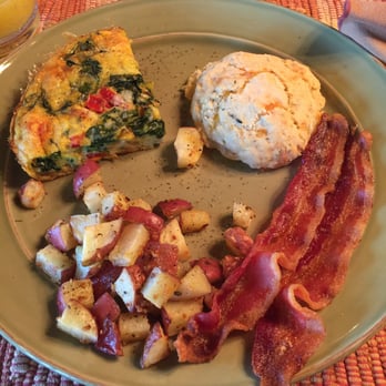 Wildberry Lodge - Frittata, biscuit, potatoes and bacon!! - Bed & Breakfast Near Me - Leicester, North Carolina Wildberry Lodge - Frittata, biscuit, potatoes and bacon!! - Bed & Breakfast Near Me - Leicester, North Carolina