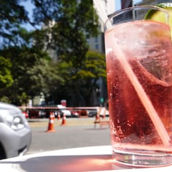 Magalícia. Delicioso drink preparado com licor de melancia.