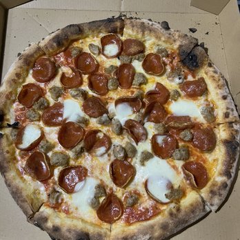Bella Luna Pizza - Pepperoni sausage pizza - Pizza Near Me - Los Angeles, California Bella Luna Pizza - Pepperoni sausage pizza - Pizza Near Me - Los Angeles, California