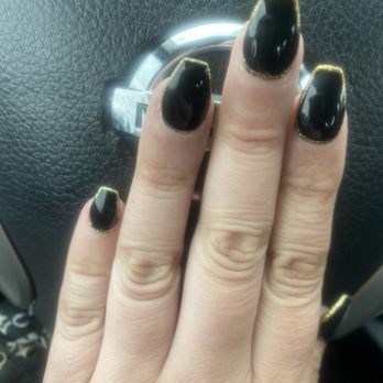 Tommy Barber & Nail Spa - Nail Technicians Near Me - Everett, Washington
