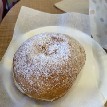Breka Bakery & Cafe - Cafes Near Me - Vancouver, British Columbia