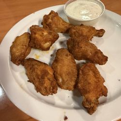 Half order of buffalo classic wings with ranch.