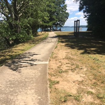 Lake Sidney Lanier - Typical trail view - Lakes Near Me - Buford, Georgia